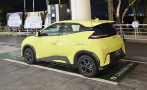 dealer BYD Surabaya harga BYD terbaru BYD Atto 1 Surabaya infrastruktur pengisian mobil listrik PLN mobil listrik BYD Indonesia